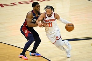 Jalen Brunson lideró a los Knicks con 30 puntos en Cleveland. Foto: Reuters