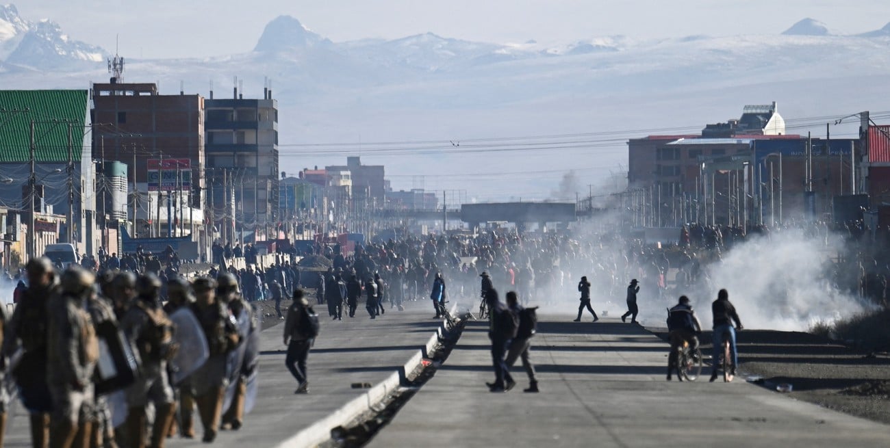 Bolivia profundiza su crisis: bloqueos, escasez y un pedido de elecciones anticipadas agitan al gobierno de Rodrigo Paz