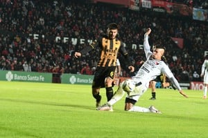 Colón-Mitre de Santiago del Estero| Primera Nacional Fecha 15. Foto: Manuel Fabatía.