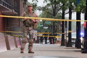 La Policía científica trabajó durante horas en la zona donde se registró el ataque. Foto: Reuters