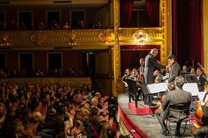 Silvio Viegas destacó el vínculo con el público en el aniversario de la orquesta.
