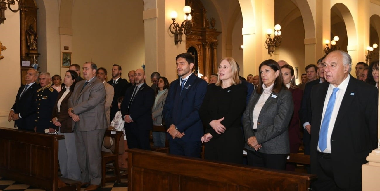 Pullaro y Poletti presentes en el acto oficial de Santa Fe por el 25 de mayo