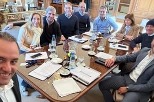 Karina Milei y Adorni encabezaron la reunión de Mesa Política para avanzar con nuevas reformas legislativas.