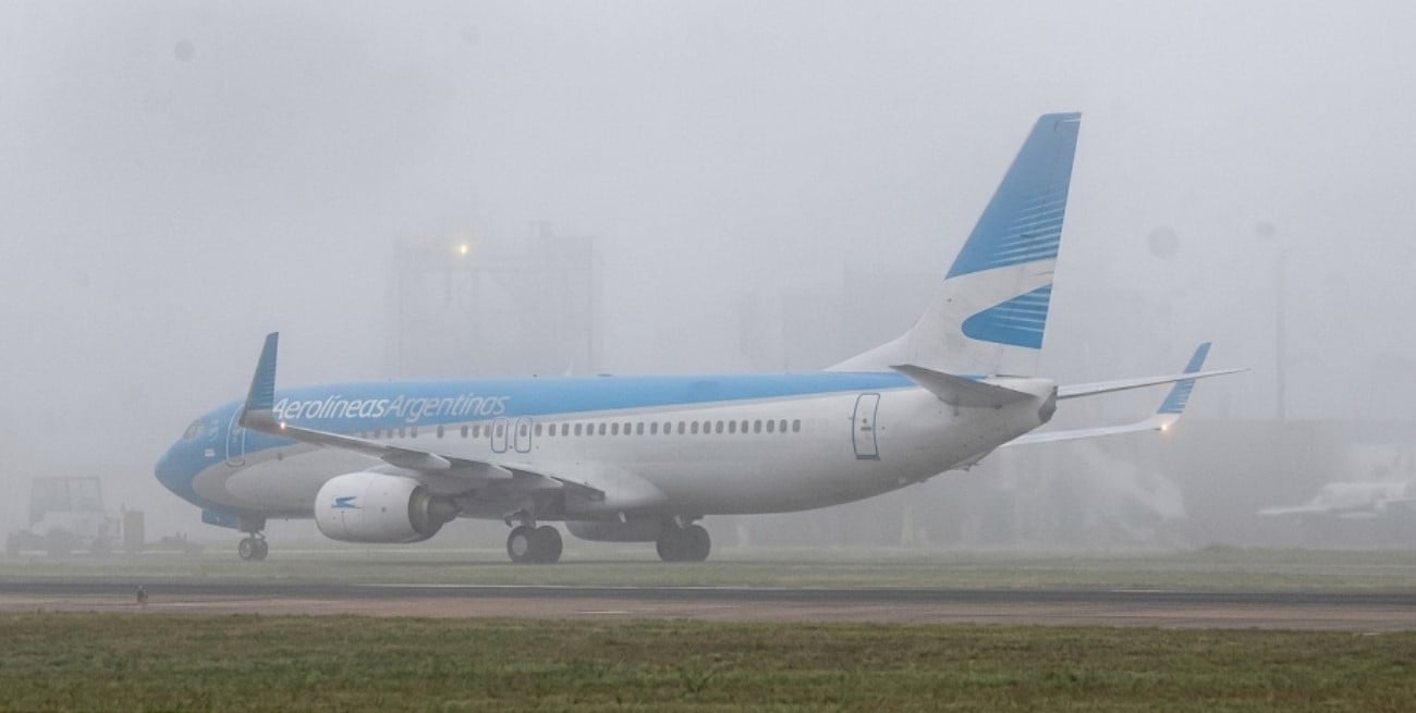Niebla y vuelos cancelados: complicaciones en los aeropuertos por la baja visibilidad