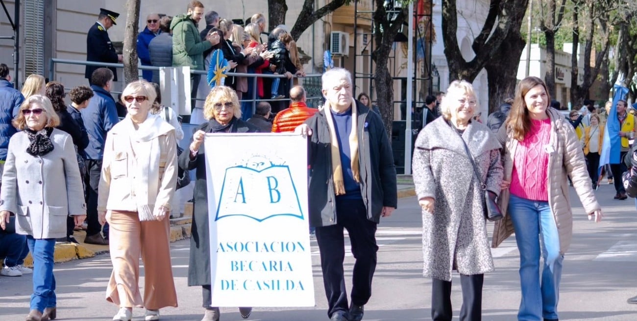 Casilda celebró el Día de la Patria con un multitudinario desfile por las calles de la ciudad