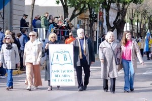 Escuelas, instituciones y centros tradicionalistas dieron vida al desfile patrio en Casilda