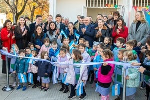 “Quiero agradecer al gobernador y al ministro porque esta obra comenzó con otra gestión, pero ellos tuvieron la decisión de finalizarla para cumplir el sueño de toda la comunidad educativa”, agregó.