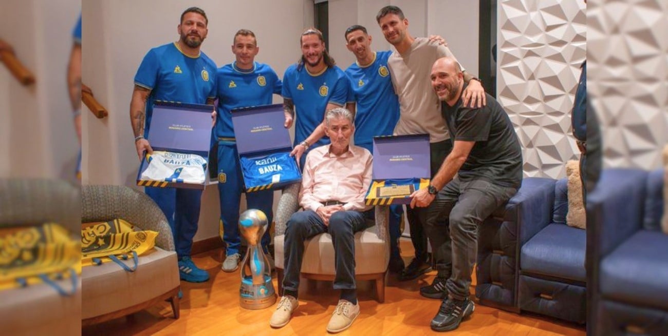 Emotiva visita del plantel de Rosario Central al "Patón" Bauza