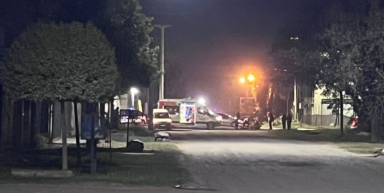 Choque entre una moto y una camioneta en Ruta 11: dos heridos y demoras en el tránsito