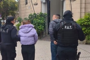 Traslado de los delincuentes a sede policial. Foto: Gentileza