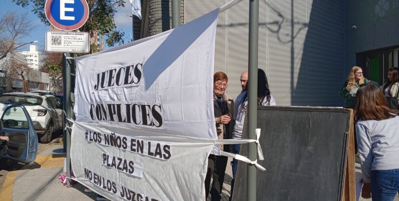 “Nos sacaron a nuestros hijos”: el doloroso reclamo de familias frente a los tribunales de Santa Fe