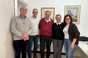 UCSF-FarmaciaUNIPAMA: Autoridades de la UCSF y junto a las de UNIPAMPA en su visita a Santa Fe. A la izq, Sebastián del Pazo, decano de la Facultad de Ciencias de la Salud UCSF.