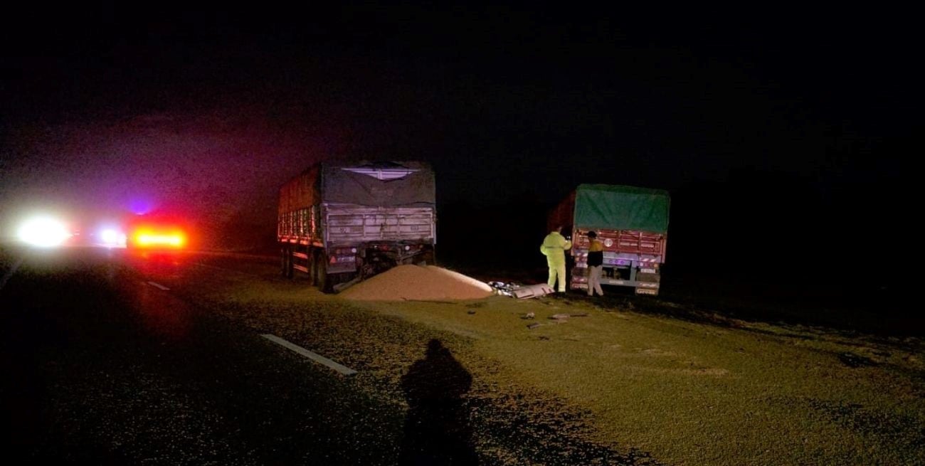 Choque por alcance entre dos camiones en la Autopista Santa Fe – Rosario