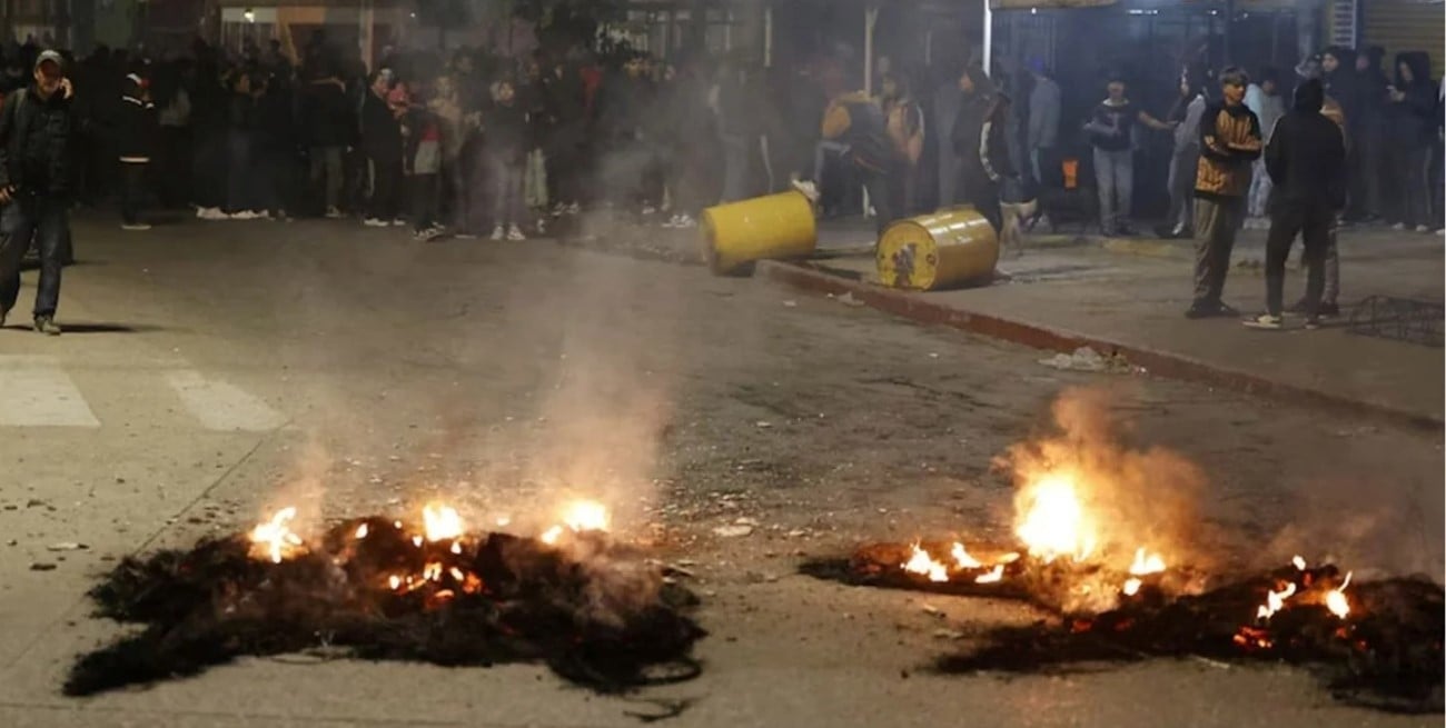 Córdoba: protestas y piedrazos a la policía tras confirmarse la muerte de Agostina Vega
