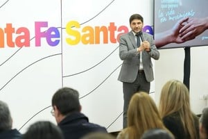 La gestión de Pullaro alcanza una imagen positiva del 53%
