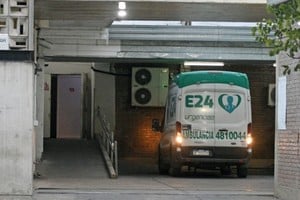 El policía sobreviviente continuará su tratamiento en el hospital Cullen. Foto: Alberto Fabatía