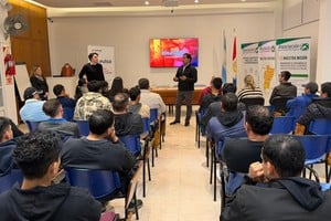 El curso de Operario Industrial brindó conocimientos vinculados al montaje y la operación de procesos de producción metalúrgica, incorporando estándares de calidad y normas de higiene y seguridad laboral.