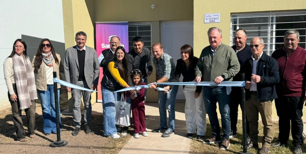 Diez familias de Hersilia recibieron las llaves de su vivienda propia