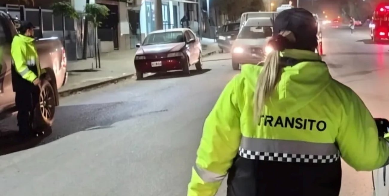 Video: chofer de grúa en Neuquén dio positivo en alcoholemia durante un operativo