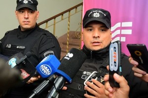 Suboficiales de policia Alexis Andres y Carlos Romero. Foto: Guillermo Di Salvatore