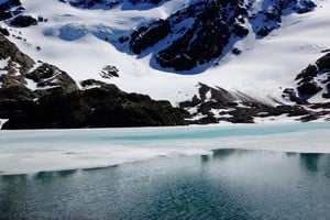 Murieron un guía local y una turista uruguaya en el glaciar Vinciguerra.