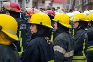 Bomberos durante el acto de este martes en Venado Tuerto.