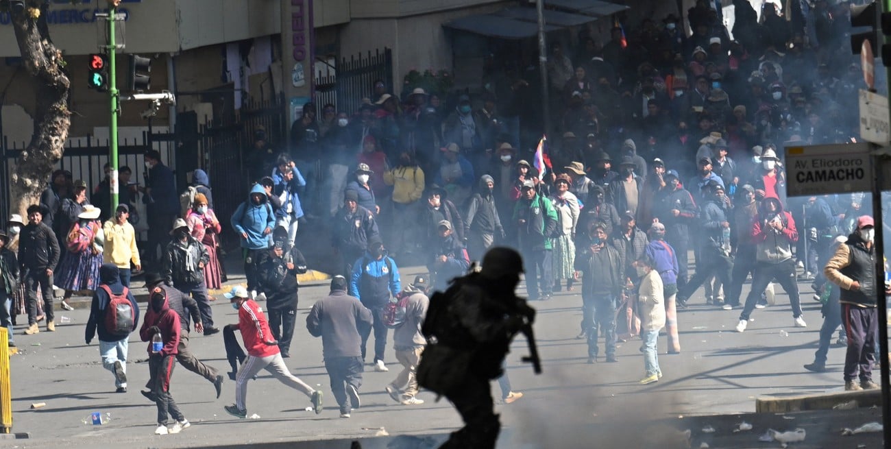 Crisis en Bolivia: renunciaron los ministros de Defensa y Educación en medio de fuertes protestas