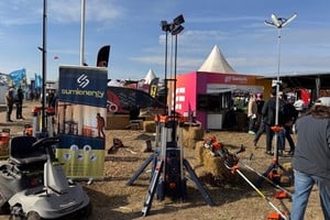 Las nuevas torres de iluminación a batería de Sumi Energy son una de las grandes novedades de la muestra.