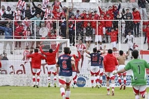 Festejos para Atlético Paraná. Gentielza