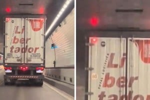 Un automovilista registró el momento exacto en que se produjeron los chispazos dentro del viaducto.