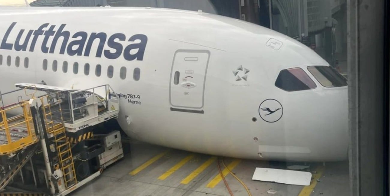 Fráncfort: colapsó el tren de aterrizaje de un Boeing 787 de Lufthansa y hay heridos