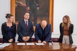 Cuarenta y siete familias de La Orilla podrán acceder a la escritura de sus hogares