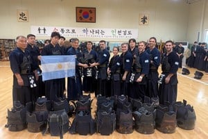 Junto a los maestros coreanos, la delegación argentina. Gentileza.