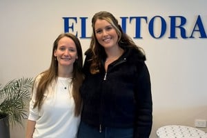 Las licenciadas Ana Blanc y Estefanela Brignone en su visita a El Litoral.