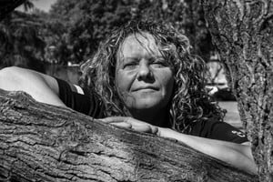 “Me parece un prejuicio total cuando la gente me juzga por disfrutar del cuarteto o de la cumbia santafesina con la misma pasión con la que escucho a Raúl Carnota o a Martha Argerich”, afirma Silvia. Foto: Archivo SM