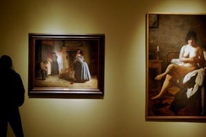 "El despertar de la criada" de Sívori, a la derecha. Foto: Museo Nacional de Bellas Artes