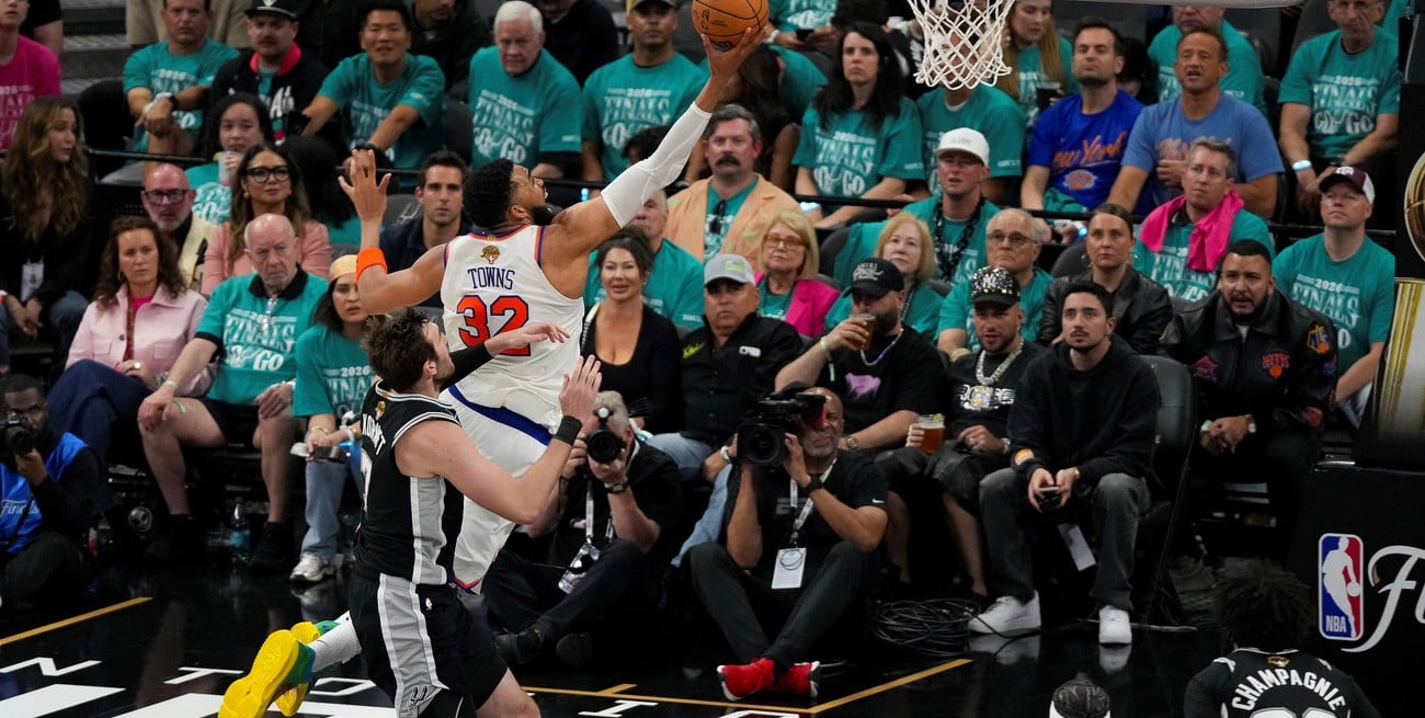 Los Knicks sorprendieron a San Antonio y se quedaron con la primera final