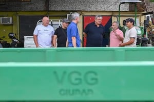 “A lo largo de un año ya llevamos incorporado más de 1000 contenedores de residuos domiciliarios y un camión con caja compactadora para fortalecer el Plan de Higiene Urbana, y vamos a continuar por este camino sumando recursos”, manifestó el intendente Ricci.