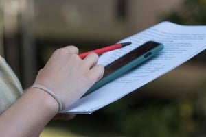 La medida comprende tanto a los alumnos como a los docentes.