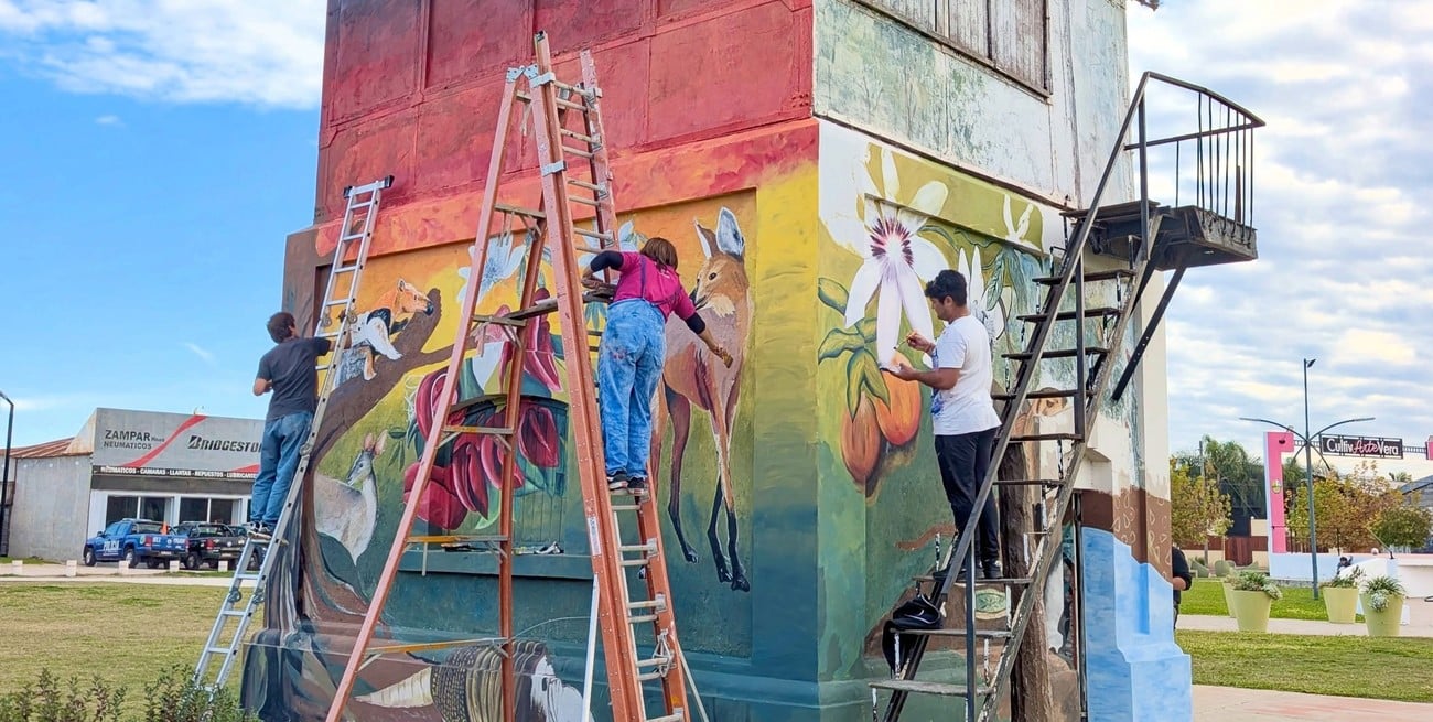 El mural del Gabín recupera su esplendor de cara al 134° aniversario de Vera