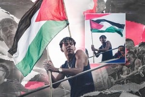 Lamine Yamal enarbola la bandera palestina durante los festejos por el Barça haber ganado La Liga. Fotomontaje de redes sociales.