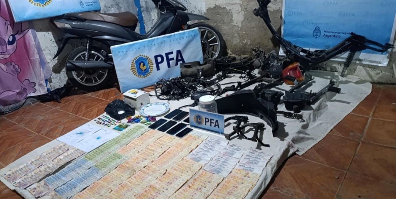 Policía Federal desarticuló una "kiosco" de drogas y motopartes en Santa Fe; dos detenidos