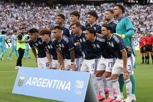 Aunque el error duró apenas unos segundos, fue suficiente para transformar un momento solemne en una escena inusual.