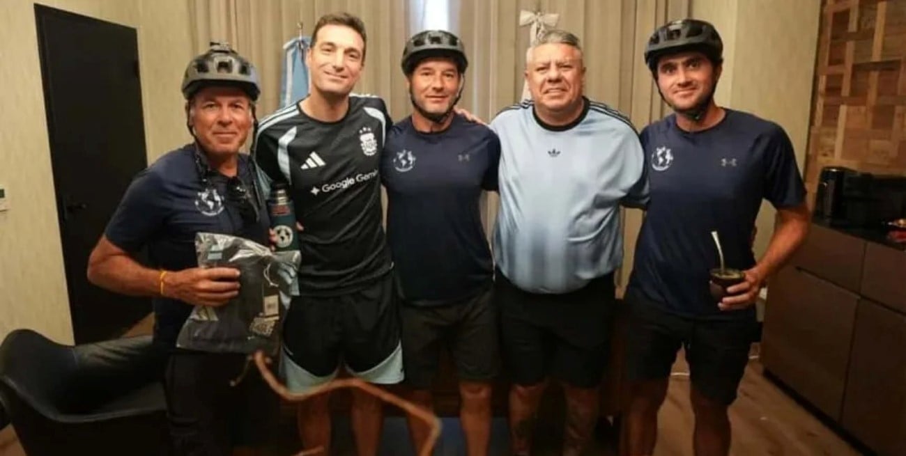 Tres argentinos recorrieron 17.000 kilómetros en bicicleta para llegar al Mundial y fueron recibidos por Scaloni