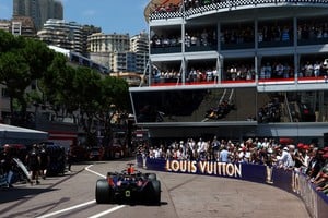 Max Verstappen de Red Bull en el pit lane antes de la carrera. Créditos: REUTERS/Yves Herman     
