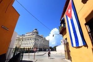 Las vibraciones del temblor, que duraron 20 segundos, obligaron a tomar medidas de seguridad en La Habana, mientras se evalúan daños y se monitorean réplicas. Foto: Xinhua / Joaquín Hernández.