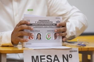 Con una diferencia mínima de votos, el escrutinio final en Perú enfrenta desafíos por actas observadas e impugnadas, según los informes oficiales.. Foto: Xinhua / Mariana Bazo.