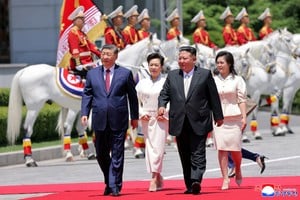 El histórico encuentro entre Xi Jinping y Kim Jong-un. Foto: Reuters.
