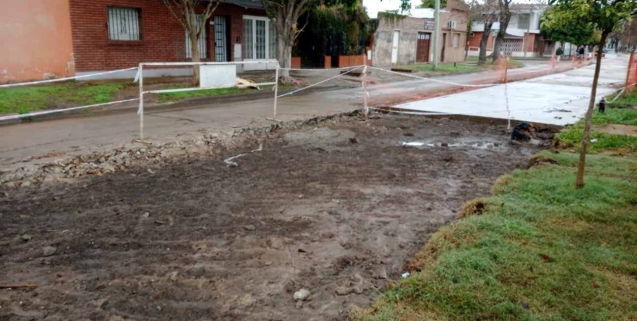 Obra paralizada y reclamos en Santiago de Chile al 1700 de Santa Fe