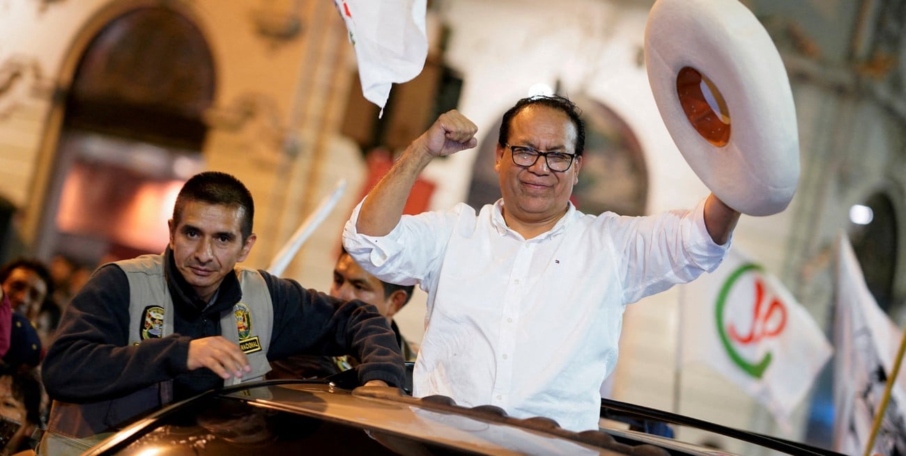 Perú: con más del 95% escrutado, Sánchez aventaja a Fujimori por mínimo margen